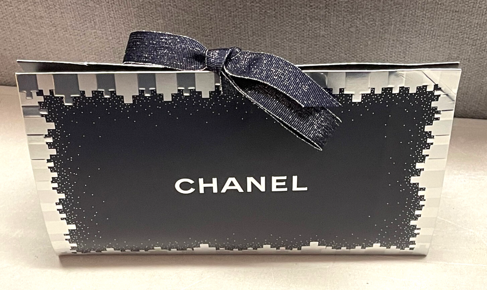 Chanel Empty Gift Bag with Shredded Tissue Paper 22/14/7 cm,NEW,Limited Edition