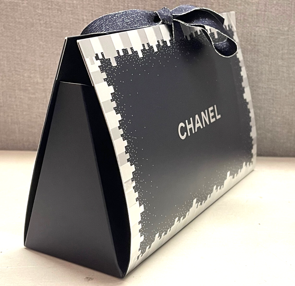 Chanel Empty Gift Bag with Shredded Tissue Paper 22/14/7 cm,NEW,Limited Edition