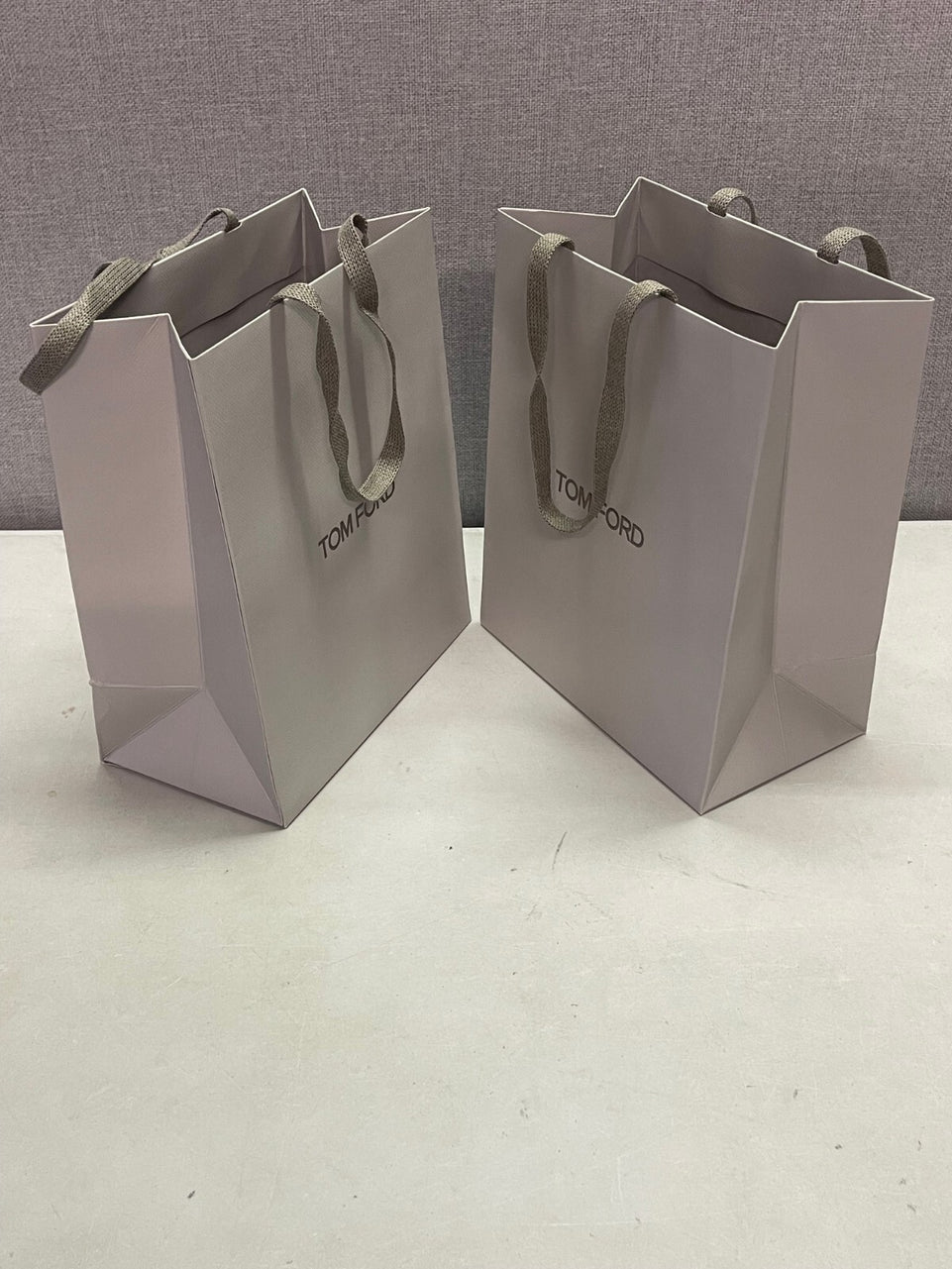 TOM FORD Grey Paper Gift Bag With Fabric Handles / 25.5 cm 21.5cm 12cm