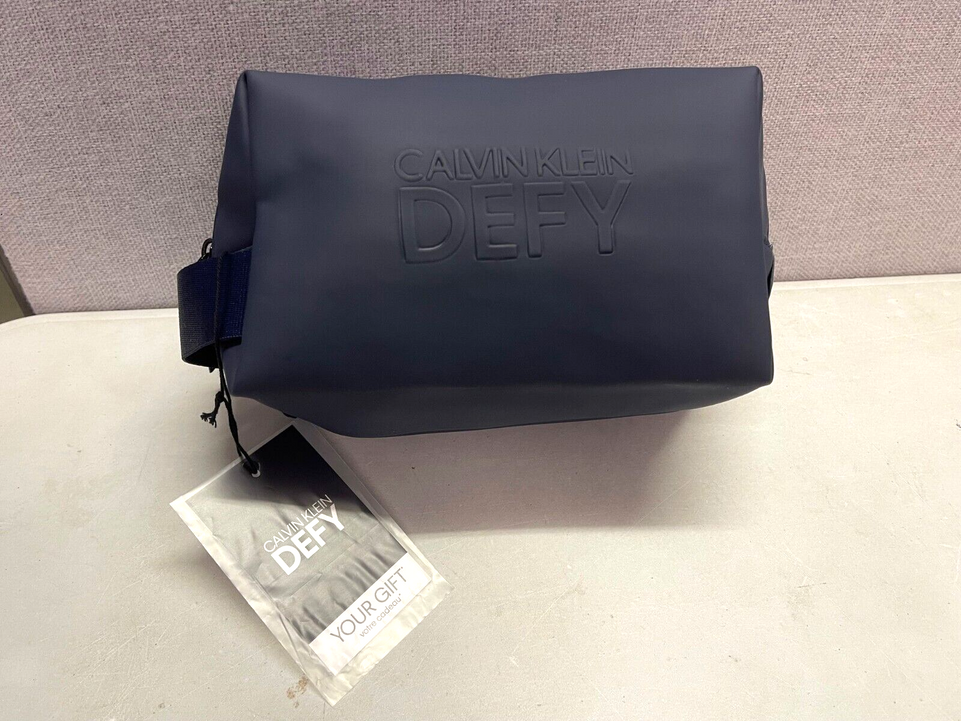 Calvin Klein Defy cosmetic bag dark blue for men 19 x 10 x 11 cm