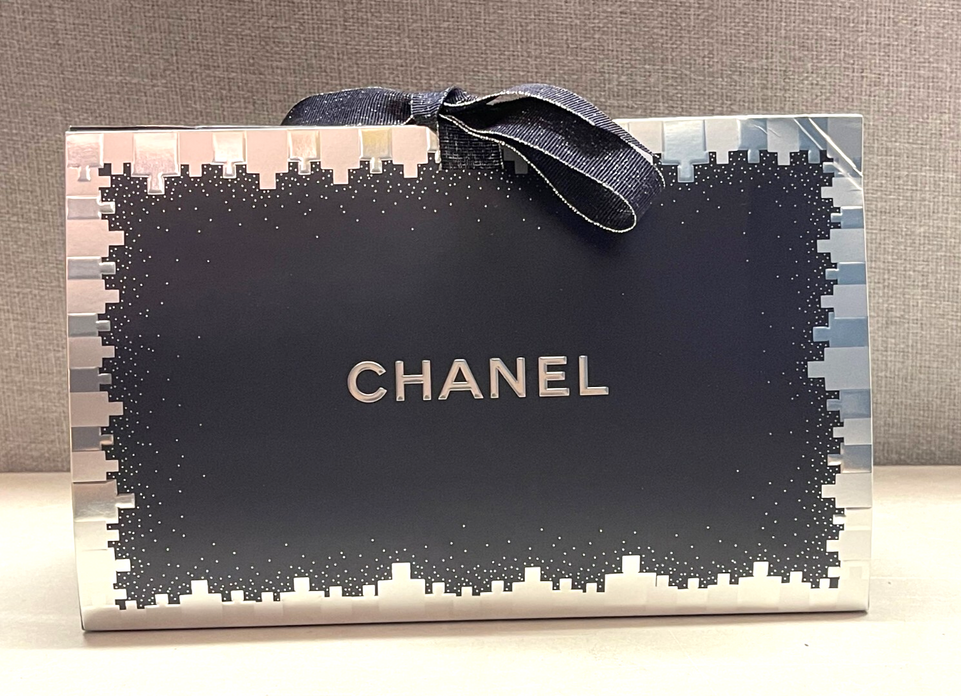 Chanel Empty Gift Bag with Shredded Tissue Paper 22/14/7 cm,NEW,Limited Edition