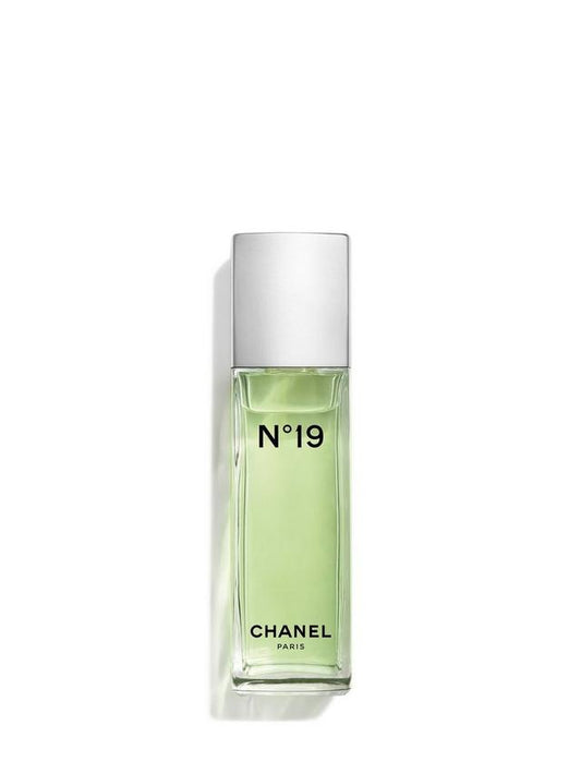 CHANEL N°19 Eau De Toilette Spray