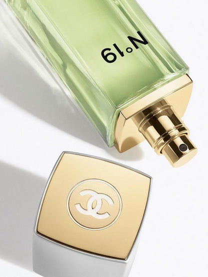 CHANEL N°19 Eau De Toilette Spray