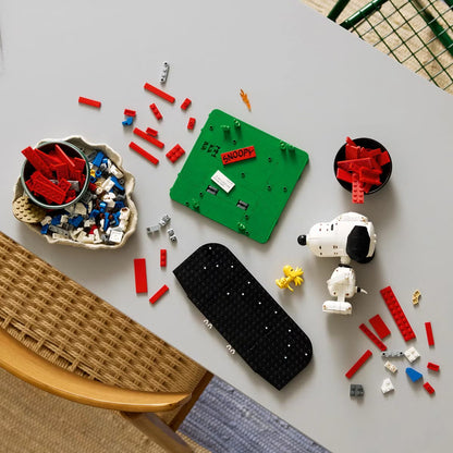 LEGO Ideas Peanuts: Snoopy's Doghouse - Model 21368 (18+ Years)
