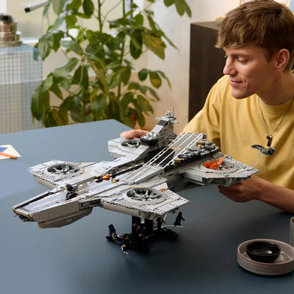 LEGO Marvel S.H.I.E.L.D. Helicarrier - Model 76354 (18+ Years)