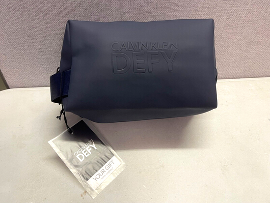 Calvin Klein Defy cosmetic bag dark blue for men 19 x 10 x 11 cm