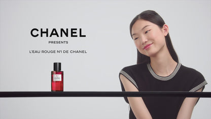 CHANEL N°1 de Chanel L'eau Rouge Revitalising Fragrance Mist
